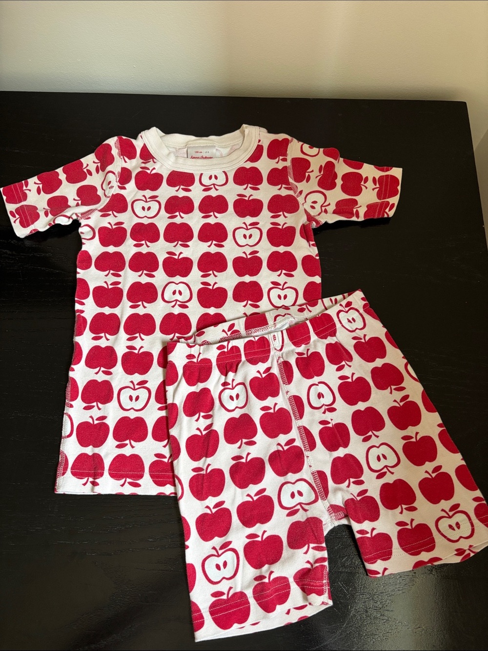 Hanna Andersson Red Apple Short-Sleeve Organic Cotton Pajama Set size 8 / 130cm